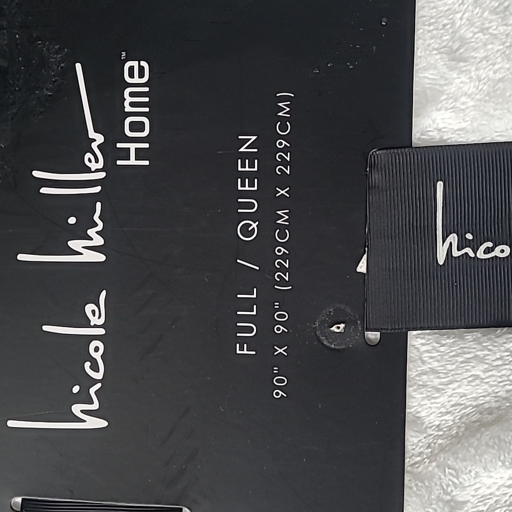 Nicole Miller Full/Queen Blanket - Picture 4 of 5